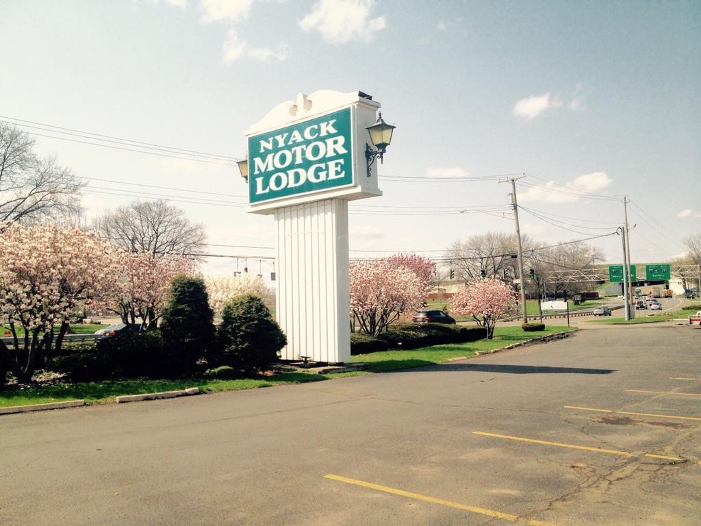 West Nyack Tappan Zee Hotel מראה חיצוני תמונה