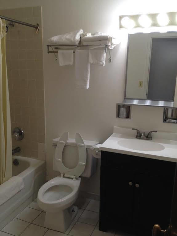 West Nyack Tappan Zee Hotel מראה חיצוני תמונה